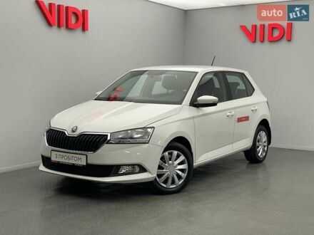 Шкода Фабия 2018 в Киеве на Automoto.ua Белый Шкода Фабия, объемом двигателя 1 л и пробегом 93 тыс. км за 8415 $, фото 1 на Automoto.ua