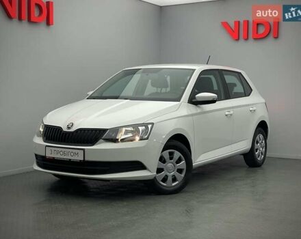 Белый Шкода Фабия, объемом двигателя 1 л и пробегом 61 тыс. км за 9364 $, фото 1 на Automoto.ua