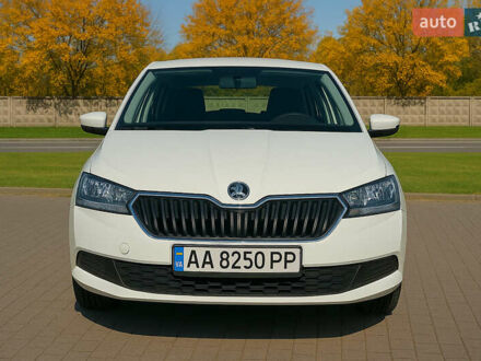 Шкода Фабия 2019 в Киеве на Automoto.ua Белый Шкода Фабия, объемом двигателя 1 л и пробегом 94 тыс. км за 8600 $, фото 1 на Automoto.ua