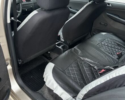 Бежевий Шкода Фабія, об'ємом двигуна 1.4 л та пробігом 271 тис. км за 3450 $, фото 9 на Automoto.ua