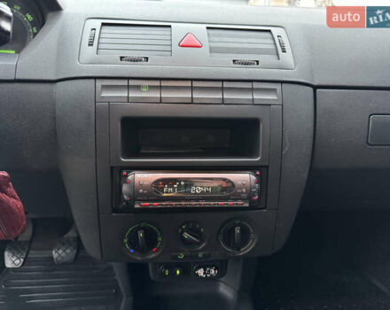 Бежевый Шкода Фабия, объемом двигателя 1.2 л и пробегом 298 тыс. км за 2300 $, фото 13 на Automoto.ua