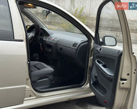 Бежевый Шкода Фабия, объемом двигателя 1.2 л и пробегом 298 тыс. км за 2300 $, фото 19 на Automoto.ua