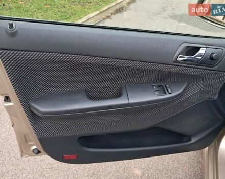 Бежевий Шкода Фабія, об'ємом двигуна 1.39 л та пробігом 184 тис. км за 4100 $, фото 7 на Automoto.ua