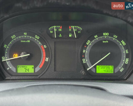 Бежевый Шкода Фабия, объемом двигателя 1.2 л и пробегом 298 тыс. км за 2300 $, фото 11 на Automoto.ua