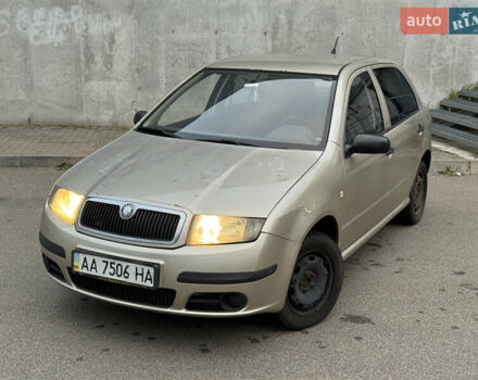 Бежевый Шкода Фабия, объемом двигателя 1.2 л и пробегом 298 тыс. км за 2300 $, фото 4 на Automoto.ua