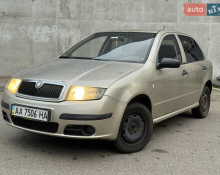 Бежевый Шкода Фабия, объемом двигателя 1.2 л и пробегом 298 тыс. км за 2300 $, фото 3 на Automoto.ua