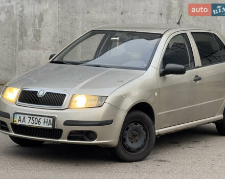 Бежевый Шкода Фабия, объемом двигателя 1.2 л и пробегом 298 тыс. км за 2300 $, фото 1 на Automoto.ua