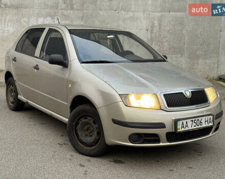Бежевый Шкода Фабия, объемом двигателя 1.2 л и пробегом 298 тыс. км за 2300 $, фото 8 на Automoto.ua