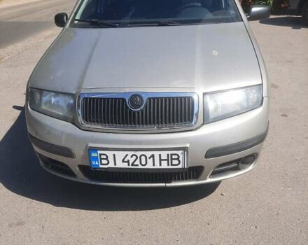 Бежевый Шкода Фабия, объемом двигателя 1.2 л и пробегом 310 тыс. км за 3700 $, фото 2 на Automoto.ua