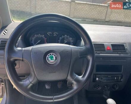 Бежевый Шкода Фабия, объемом двигателя 1.2 л и пробегом 236 тыс. км за 3550 $, фото 12 на Automoto.ua