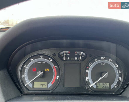 Бежевий Шкода Фабія, об'ємом двигуна 1.2 л та пробігом 180 тис. км за 3800 $, фото 6 на Automoto.ua