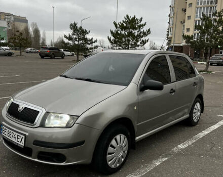 Бежевый Шкода Фабия, объемом двигателя 1.2 л и пробегом 400 тыс. км за 3500 $, фото 2 на Automoto.ua