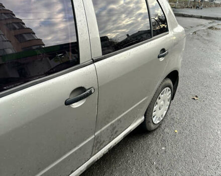 Бежевый Шкода Фабия, объемом двигателя 1.2 л и пробегом 219 тыс. км за 3900 $, фото 1 на Automoto.ua