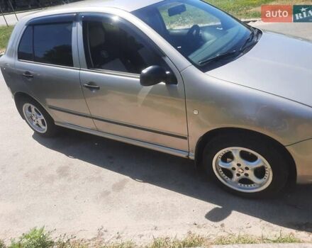 Бежевый Шкода Фабия, объемом двигателя 1.2 л и пробегом 310 тыс. км за 3700 $, фото 4 на Automoto.ua