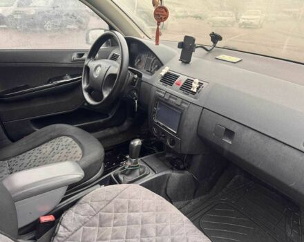 Бежевий Шкода Фабія, об'ємом двигуна 1.2 л та пробігом 250 тис. км за 1250 $, фото 8 на Automoto.ua