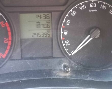 Бежевый Шкода Фабия, объемом двигателя 1.2 л и пробегом 245 тыс. км за 4200 $, фото 7 на Automoto.ua