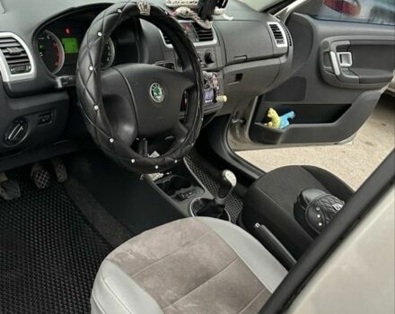 Бежевый Шкода Фабия, объемом двигателя 1.6 л и пробегом 261 тыс. км за 4300 $, фото 6 на Automoto.ua