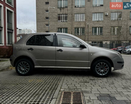 Бежевый Шкода Фабия, объемом двигателя 1.2 л и пробегом 208 тыс. км за 2000 $, фото 3 на Automoto.ua