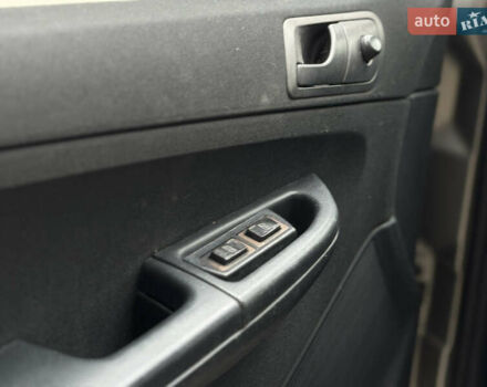 Бежевый Шкода Фабия, объемом двигателя 1.2 л и пробегом 208 тыс. км за 2000 $, фото 21 на Automoto.ua