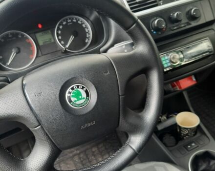 Бежевый Шкода Фабия, объемом двигателя 1.4 л и пробегом 220 тыс. км за 4899 $, фото 5 на Automoto.ua