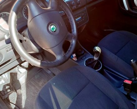 Бежевый Шкода Фабия, объемом двигателя 1.4 л и пробегом 245 тыс. км за 4399 $, фото 5 на Automoto.ua