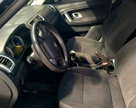 Бежевый Шкода Фабия, объемом двигателя 1.4 л и пробегом 245 тыс. км за 4399 $, фото 6 на Automoto.ua