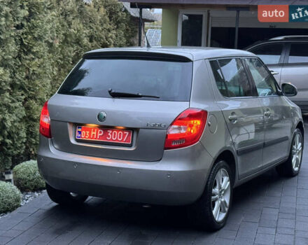 Бежевый Шкода Фабия, объемом двигателя 1.6 л и пробегом 213 тыс. км за 7500 $, фото 3 на Automoto.ua