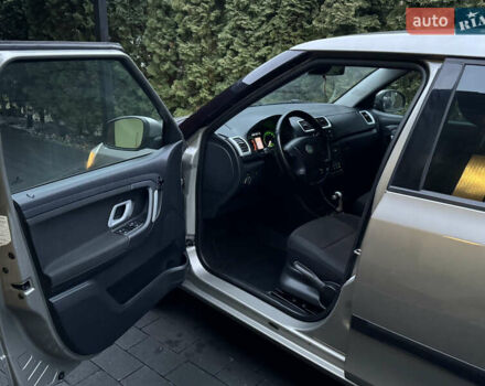 Бежевый Шкода Фабия, объемом двигателя 1.6 л и пробегом 213 тыс. км за 7500 $, фото 9 на Automoto.ua