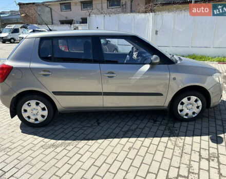 Бежевый Шкода Фабия, объемом двигателя 1.39 л и пробегом 220 тыс. км за 5400 $, фото 4 на Automoto.ua