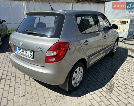 Бежевый Шкода Фабия, объемом двигателя 1.39 л и пробегом 220 тыс. км за 5400 $, фото 5 на Automoto.ua