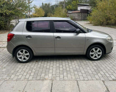 Бежевый Шкода Фабия, объемом двигателя 1.2 л и пробегом 185 тыс. км за 4950 $, фото 1 на Automoto.ua