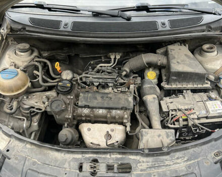 Бежевый Шкода Фабия, объемом двигателя 1.2 л и пробегом 185 тыс. км за 4950 $, фото 12 на Automoto.ua