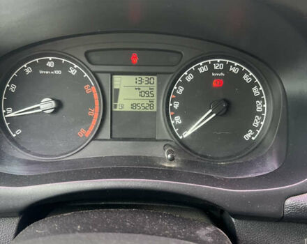 Бежевый Шкода Фабия, объемом двигателя 1.2 л и пробегом 185 тыс. км за 4950 $, фото 10 на Automoto.ua