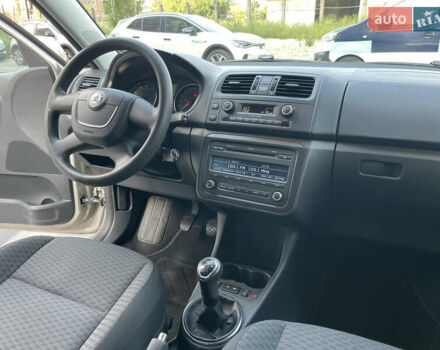 Бежевый Шкода Фабия, объемом двигателя 1.2 л и пробегом 147 тыс. км за 5999 $, фото 3 на Automoto.ua