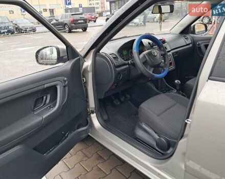 Бежевий Шкода Фабія, об'ємом двигуна 1.39 л та пробігом 79 тис. км за 6999 $, фото 3 на Automoto.ua