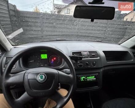 Бежевый Шкода Фабия, объемом двигателя 1.2 л и пробегом 86 тыс. км за 7500 $, фото 4 на Automoto.ua
