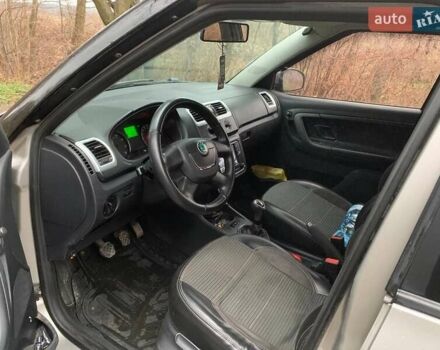 Бежевий Шкода Фабія, об'ємом двигуна 1.4 л та пробігом 234 тис. км за 4800 $, фото 10 на Automoto.ua