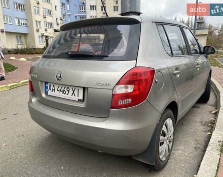 Бежевый Шкода Фабия, объемом двигателя 1.39 л и пробегом 198 тыс. км за 6500 $, фото 1 на Automoto.ua