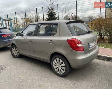 Бежевый Шкода Фабия, объемом двигателя 1.39 л и пробегом 198 тыс. км за 6500 $, фото 5 на Automoto.ua
