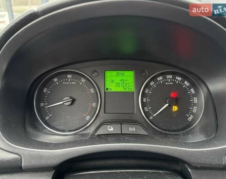 Бежевый Шкода Фабия, объемом двигателя 1.39 л и пробегом 200 тыс. км за 7000 $, фото 18 на Automoto.ua