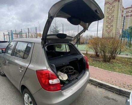 Бежевый Шкода Фабия, объемом двигателя 1.39 л и пробегом 198 тыс. км за 6500 $, фото 6 на Automoto.ua