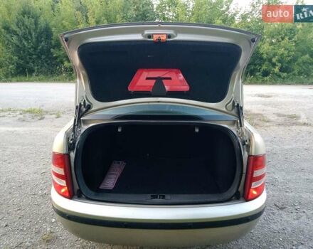 Бежевый Шкода Фабия, объемом двигателя 1.4 л и пробегом 204 тыс. км за 4100 $, фото 6 на Automoto.ua