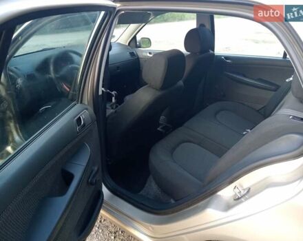 Бежевый Шкода Фабия, объемом двигателя 1.4 л и пробегом 204 тыс. км за 4100 $, фото 16 на Automoto.ua