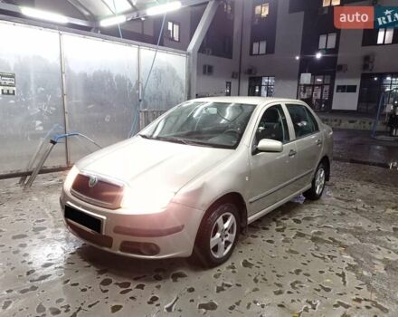 Бежевый Шкода Фабия, объемом двигателя 1.2 л и пробегом 140 тыс. км за 2999 $, фото 1 на Automoto.ua