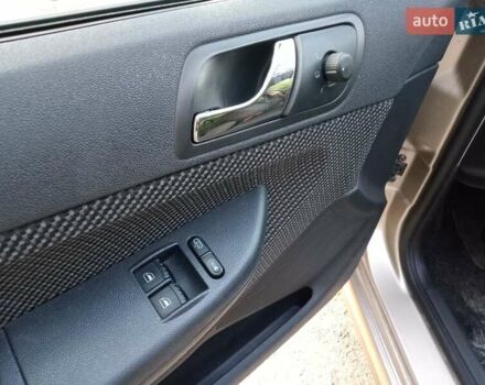 Бежевый Шкода Фабия, объемом двигателя 1.4 л и пробегом 204 тыс. км за 4100 $, фото 10 на Automoto.ua