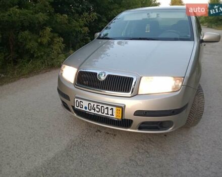 Бежевый Шкода Фабия, объемом двигателя 1.4 л и пробегом 204 тыс. км за 4100 $, фото 3 на Automoto.ua