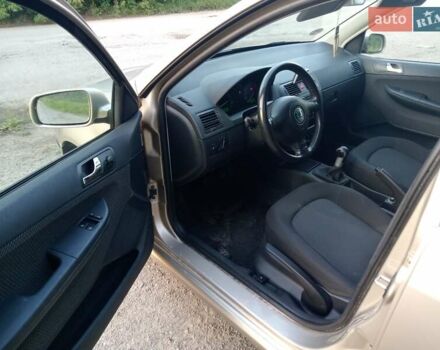 Бежевый Шкода Фабия, объемом двигателя 1.4 л и пробегом 204 тыс. км за 4100 $, фото 17 на Automoto.ua