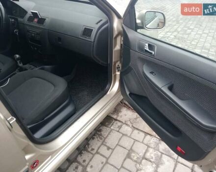 Бежевый Шкода Фабия, объемом двигателя 1.4 л и пробегом 204 тыс. км за 4100 $, фото 55 на Automoto.ua