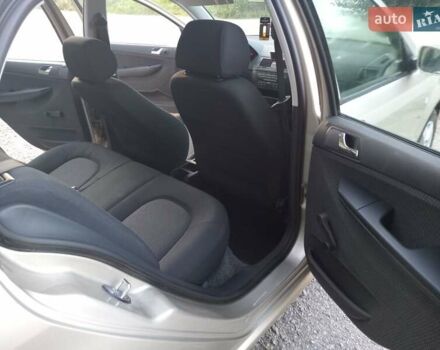 Бежевый Шкода Фабия, объемом двигателя 1.4 л и пробегом 204 тыс. км за 4100 $, фото 11 на Automoto.ua