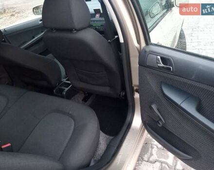 Бежевый Шкода Фабия, объемом двигателя 1.4 л и пробегом 204 тыс. км за 4100 $, фото 62 на Automoto.ua